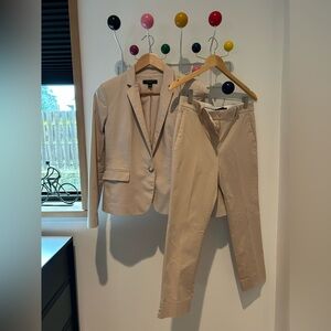 Ann Taylor suit with cropped pants (0P) and single button jacket (2P)